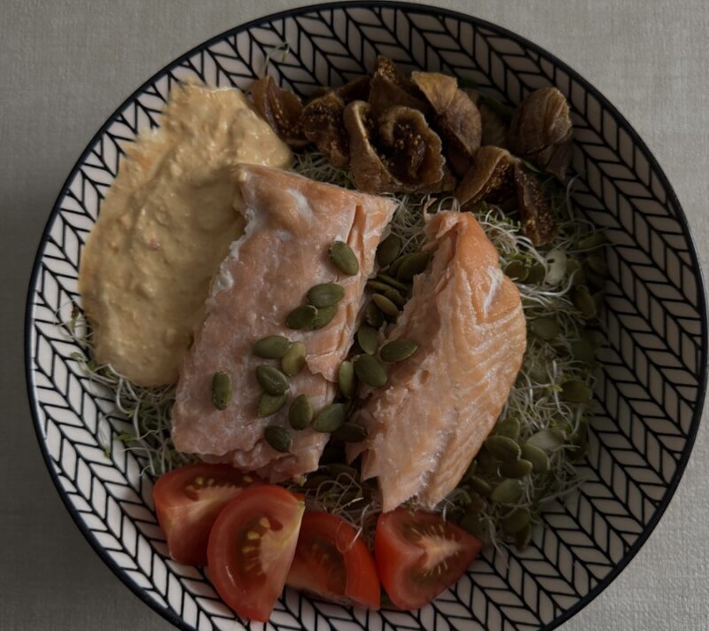 Salata od lososa, leće i špinata