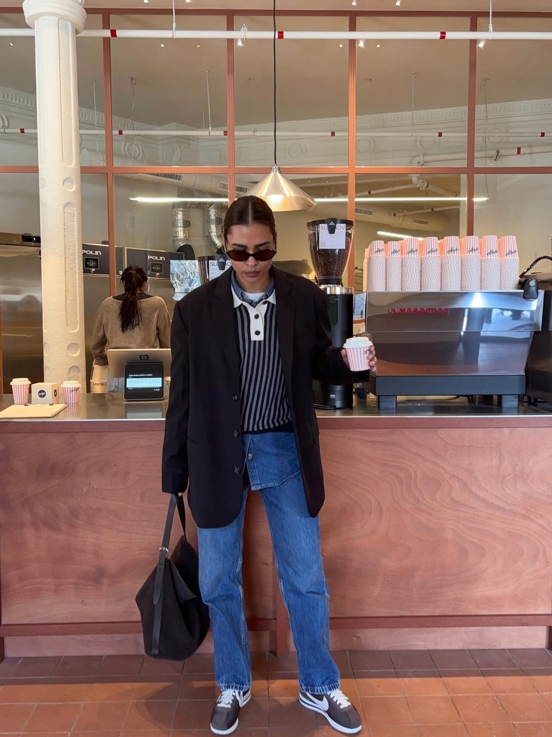 1 komad na 10 načina tamne traperice