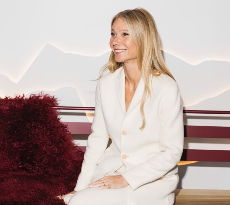 Tamni lak usred proljeća: Gwyneth Paltrow pokazala kako kontrast može izgledati nevjerojatno chic