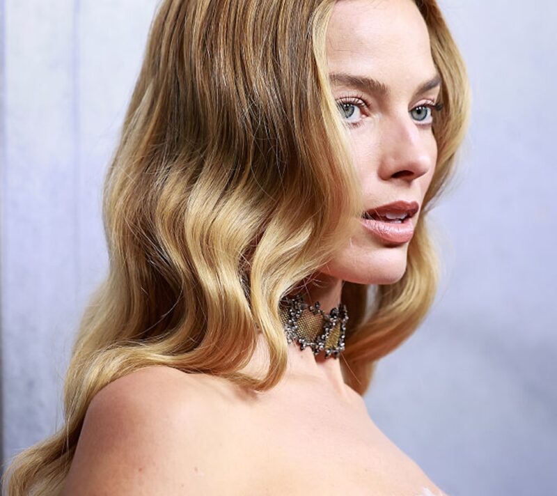 Margot Robbie drastično skratila kosu i dodala šiške, a rezultat je hit frizura sezone