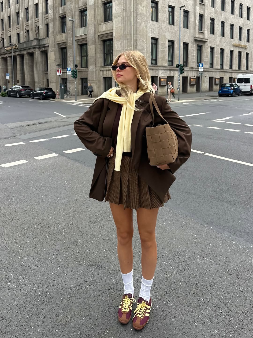 Kako kombinirati tenisice i suknju