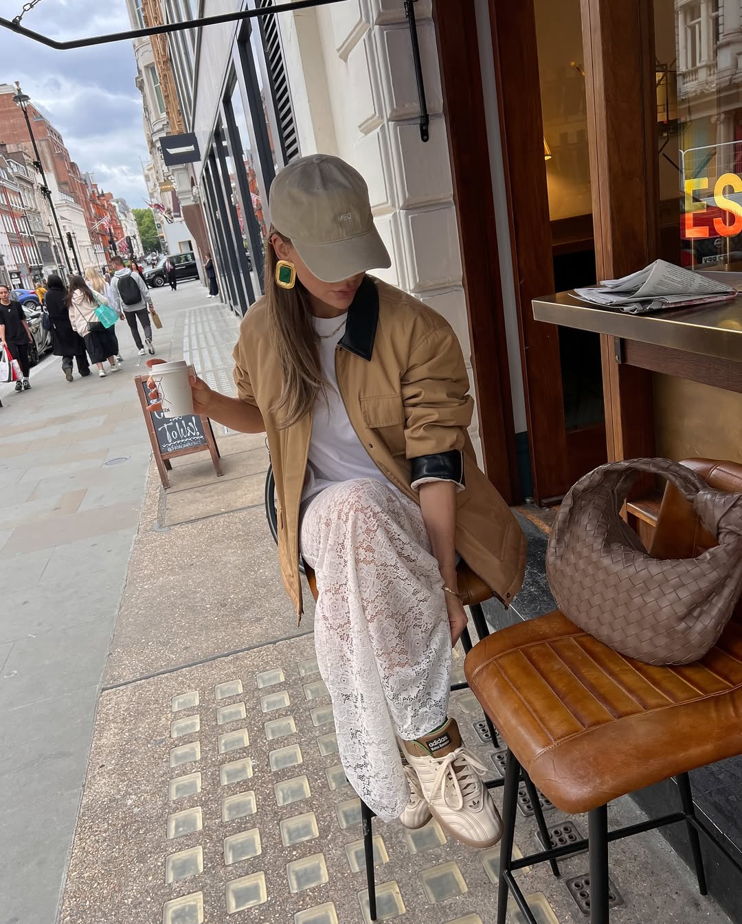 Kako kombinirati tenisice i suknju