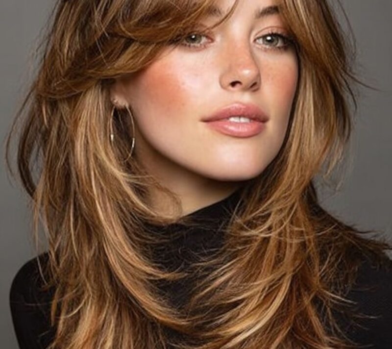 Ovog proljeća žudimo za “feathered butterfly” frizurom koja spaja 70-e i 90-e u najljepšem izdanju