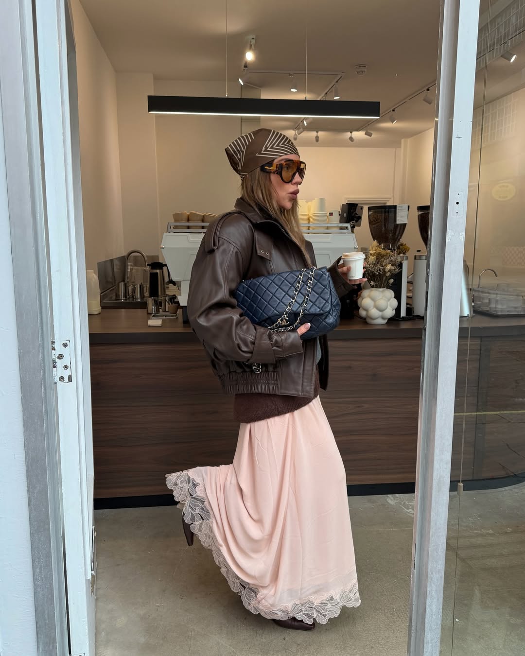 Chic kombinacije crne i smeđe boje