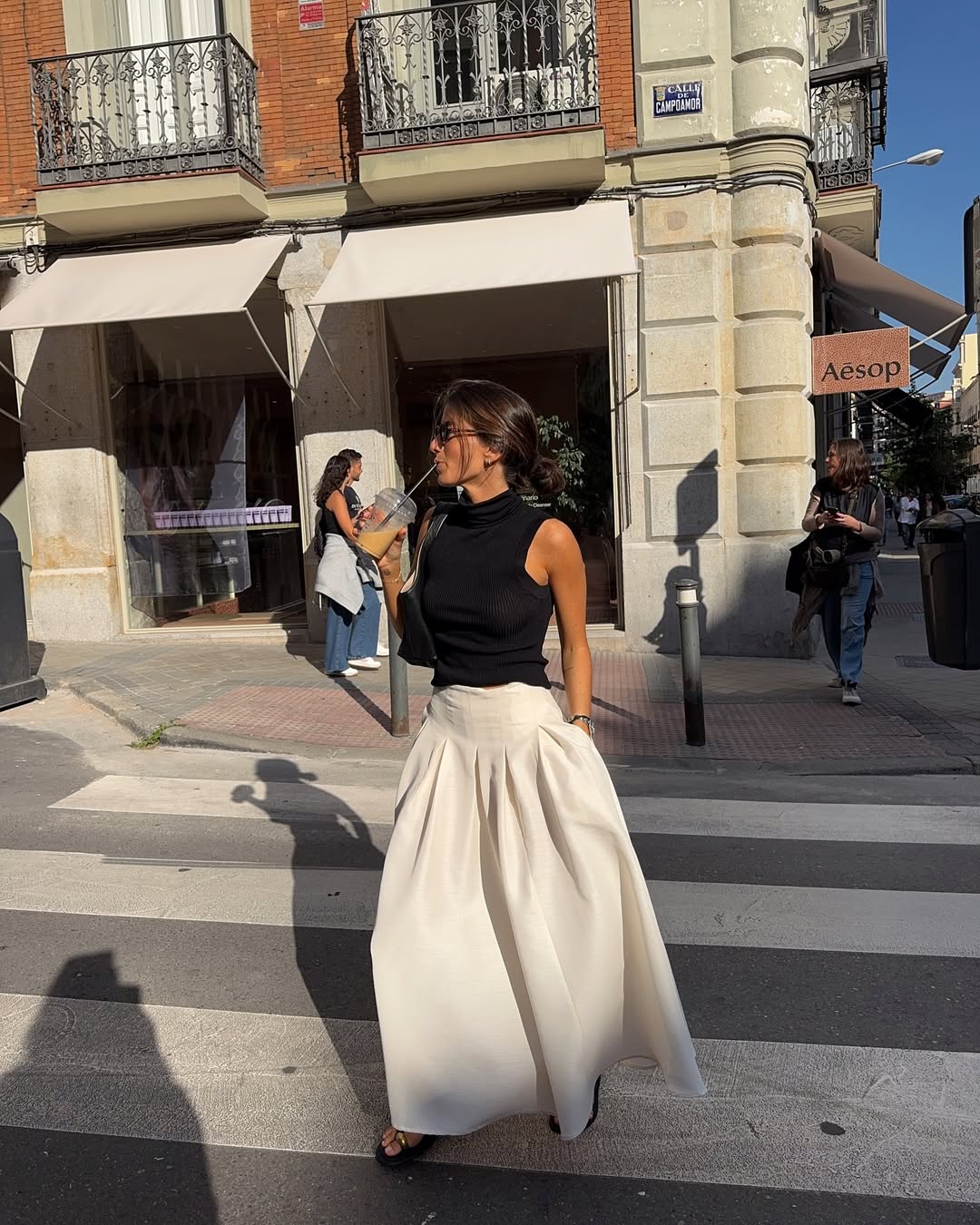 1 komad na 10 načina: bijela maxi suknja