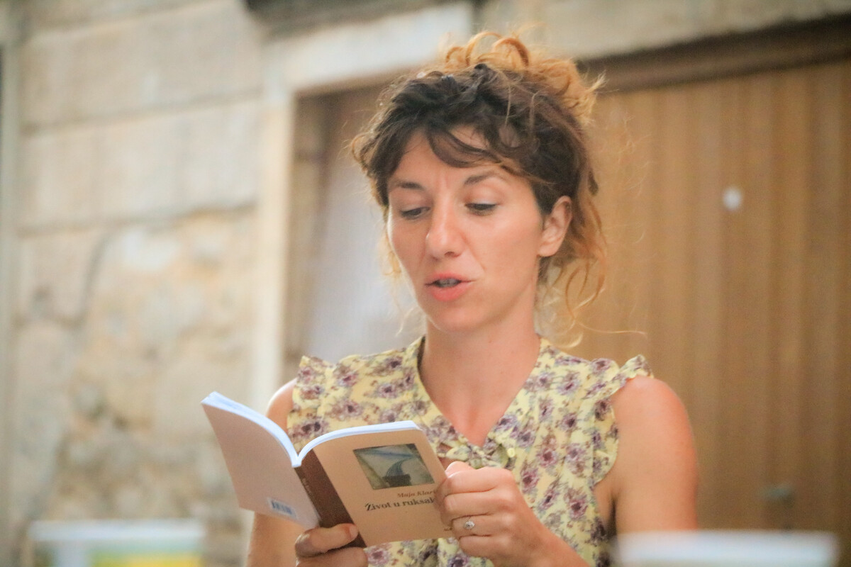 Maja Klarić zbirka poezije pupkovina