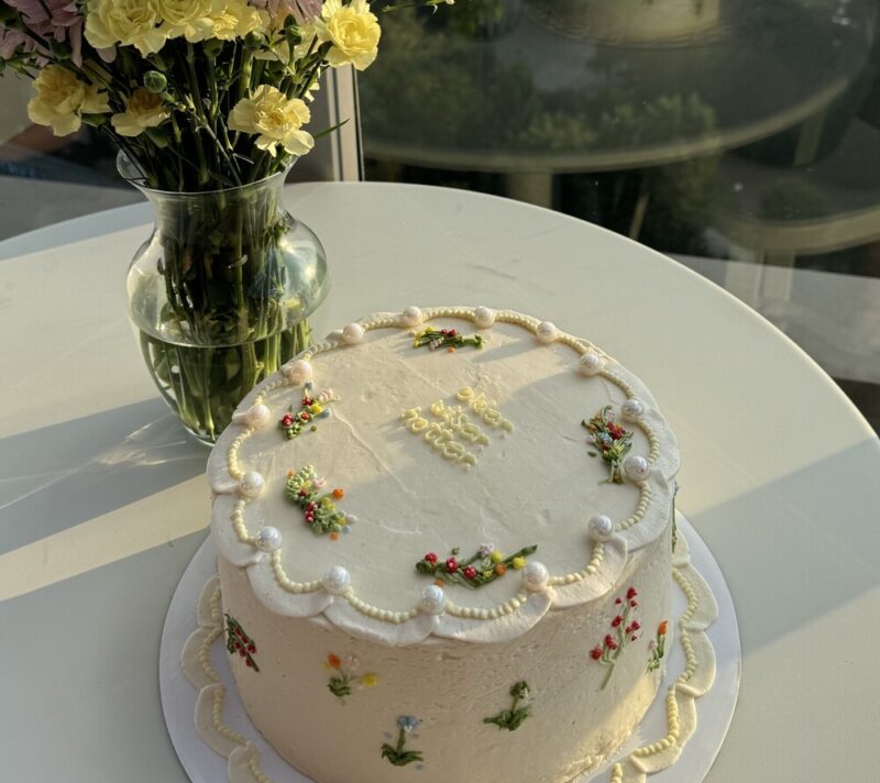 Ova osvježavajuća limun torta s chantilly kremom savršen je za ljetne proslave