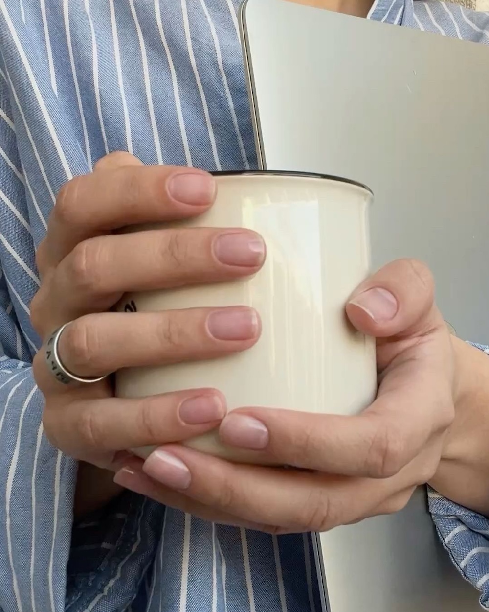 naked nails manikure
