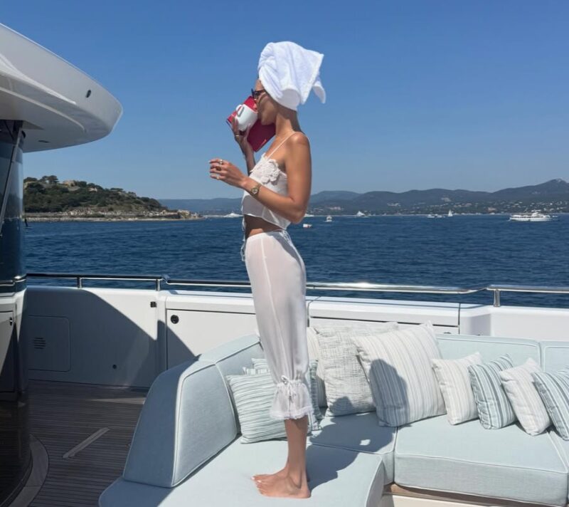 Bloomers hlače Bella Hadid