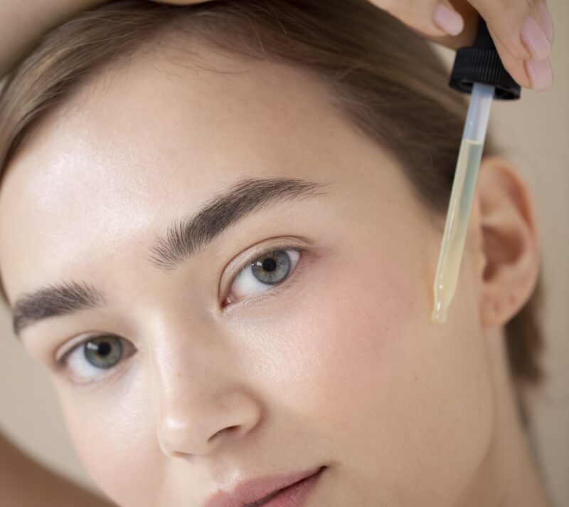 Top 3 K-beauty sastojka koja trenutno zvuče kao znanstvena fantastika, ali sve češće stoje iza najtraženijih seruma