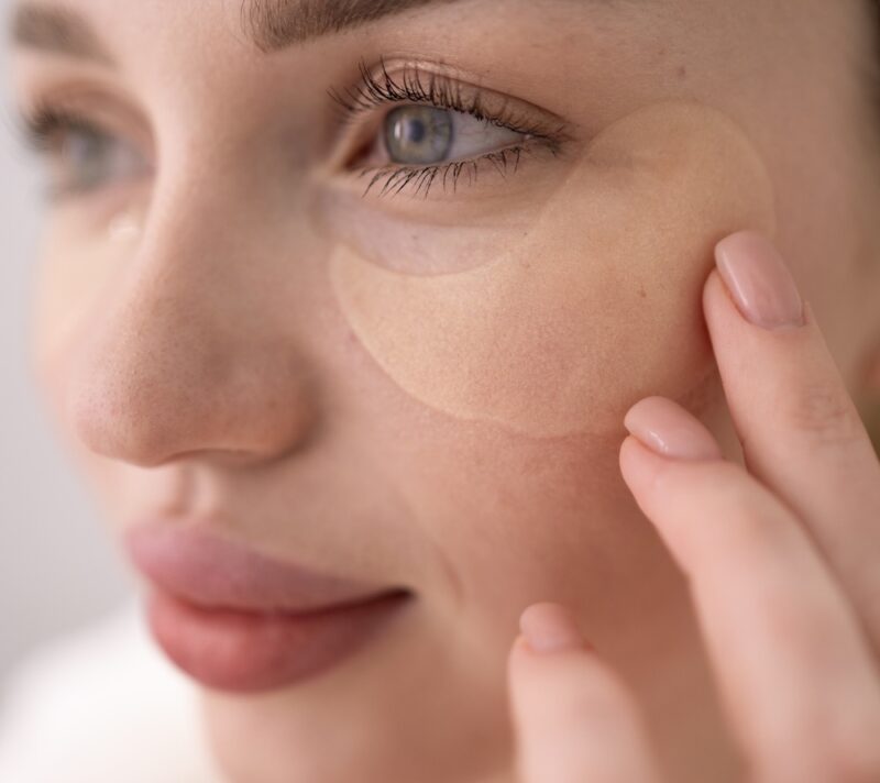 BeautyTok je opsjednut kolagenskim film maskama koje se tope na licu i obećavaju glass skin efekt