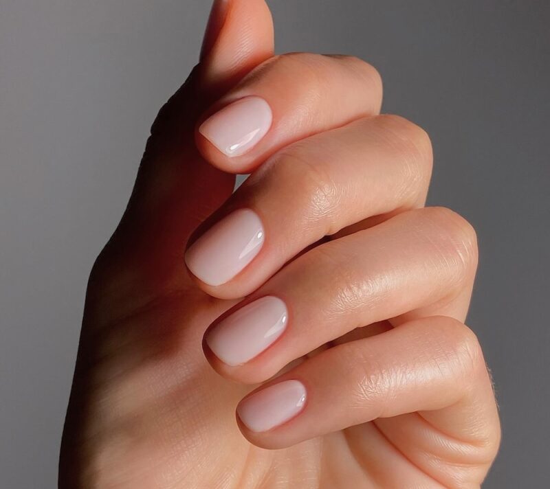 Najnježnija manikura ljeta izgleda poput čaše rashlađenog roséa