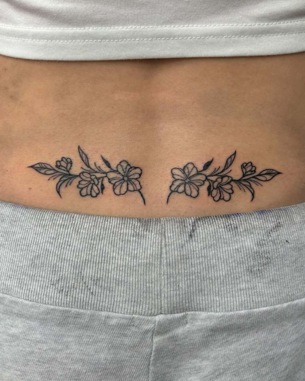 tramp stamp tetovaže (1)