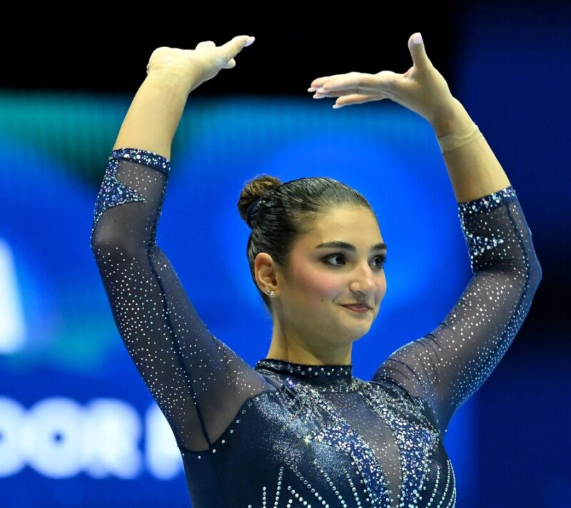 Manila Esposito izgled kritike