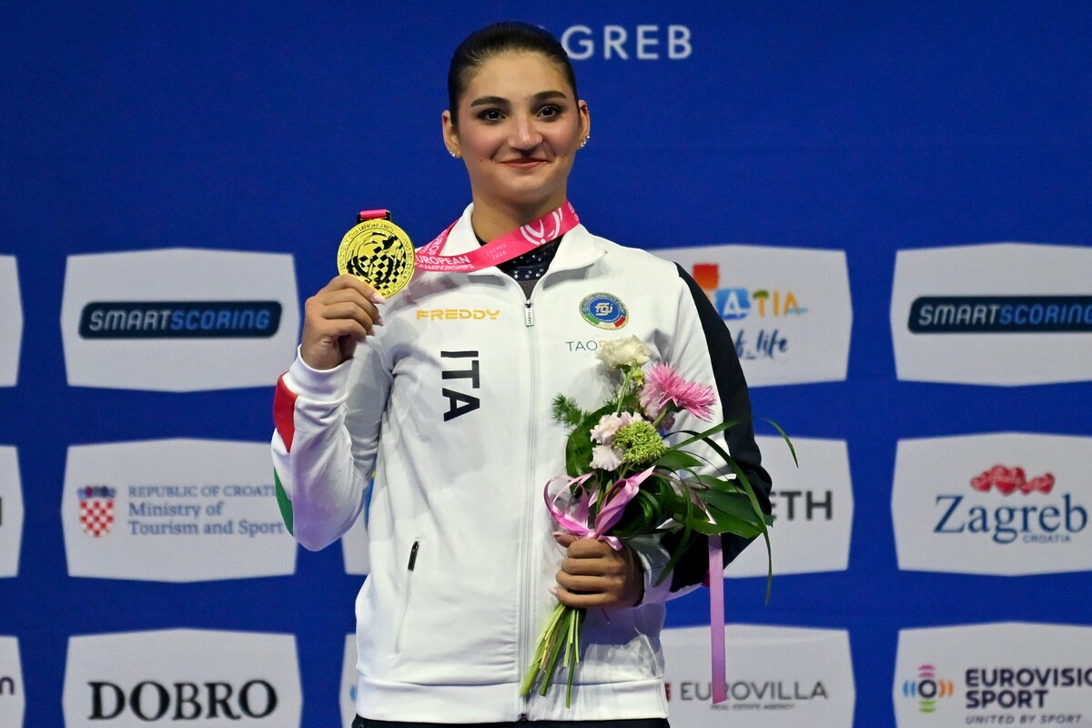 Manila Esposito izgled kritike