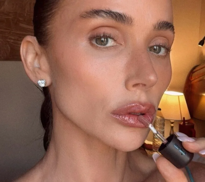 Top Coat Hydrating Lip Gloss
