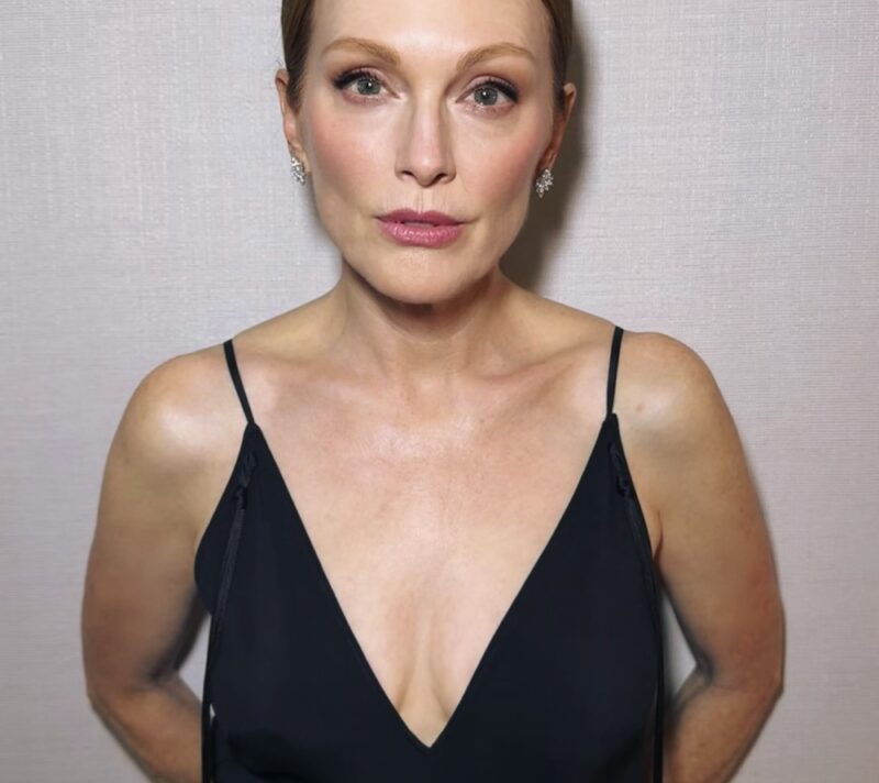 Julianne Moore nosi ruž koji bismo ujesen nepravedno pospremili
