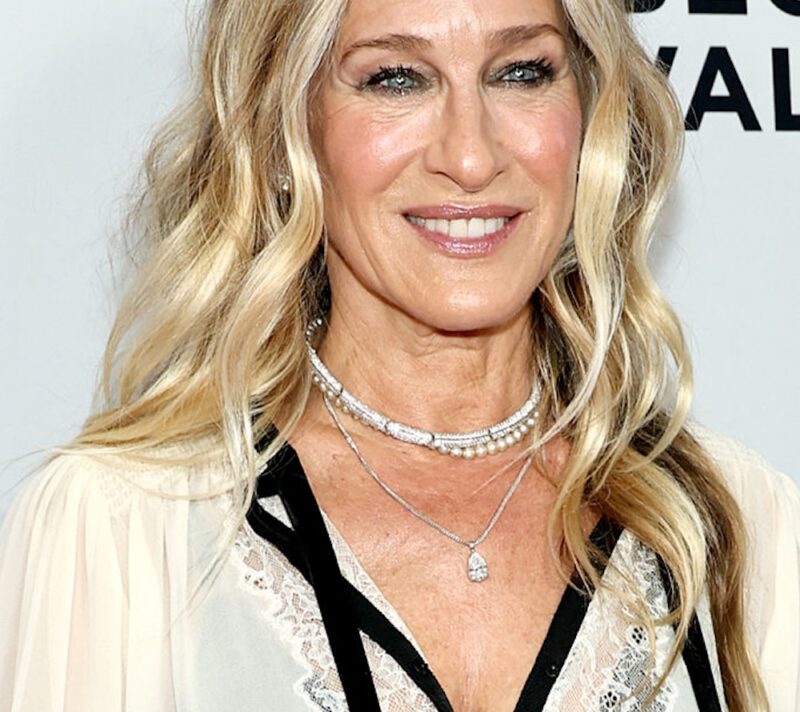 Sarah Jessica Parker svoje sijede ne skriva, a ovom ih je frizurom stavila u prvi plan