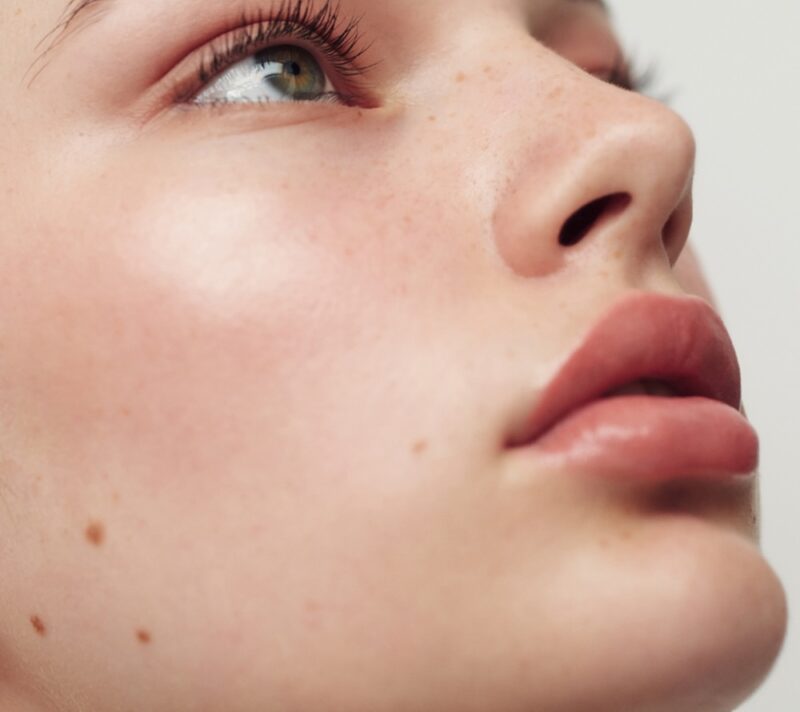 Skin tint: 8 najboljih formula za ujednačen i svjež ten bez osjećaja teškog pudera