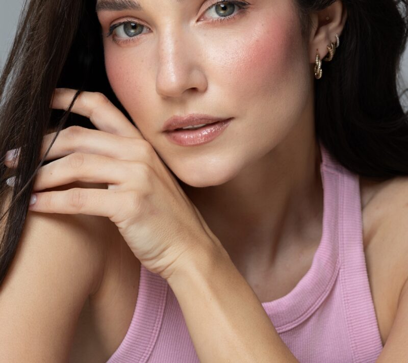 “Skinification” je beauty trend zbog kojeg ne biramo između njege i make-upa